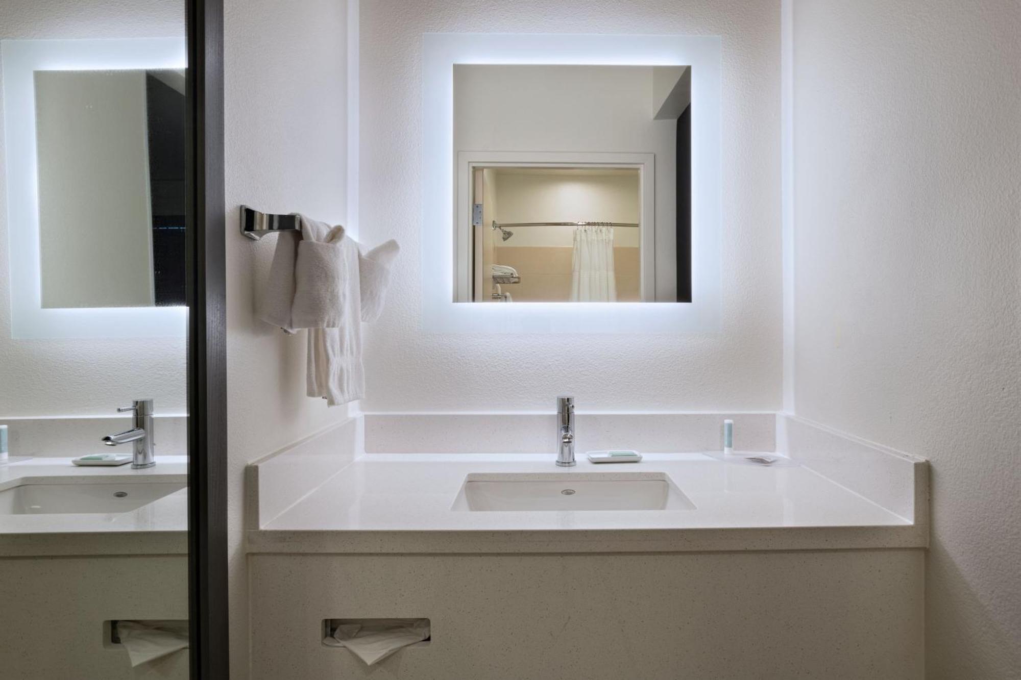 Springhill Suites By Marriott Dallas Dfw Airport East Las Colinas Irving Exterior foto